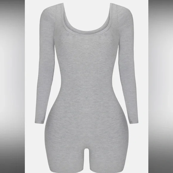 Size small Ribbed romper - Picture 4 of 4